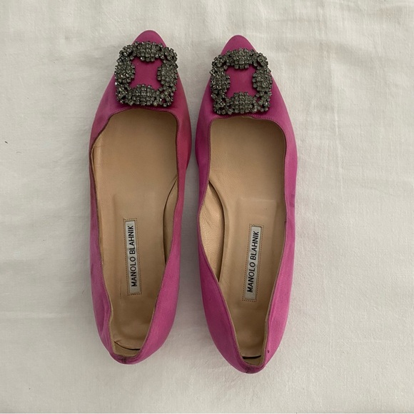 Manolo Blahnik Hangisiflat Crystal-Buckle Satin Point-Toe Flats - Picture 14 of 14